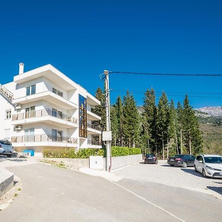 Happy Home Tivat Bagian luar foto