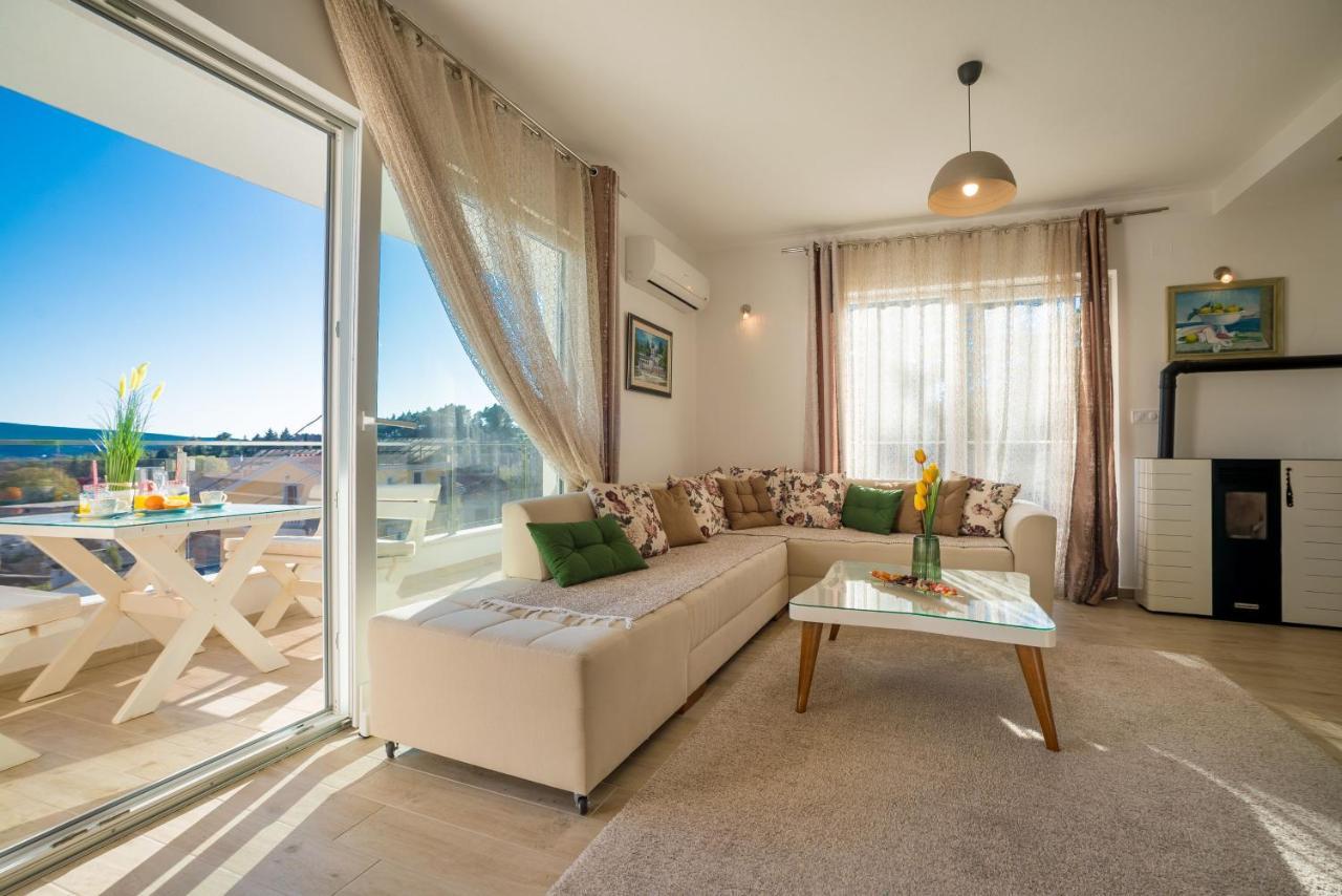 Happy Home Tivat Bagian luar foto