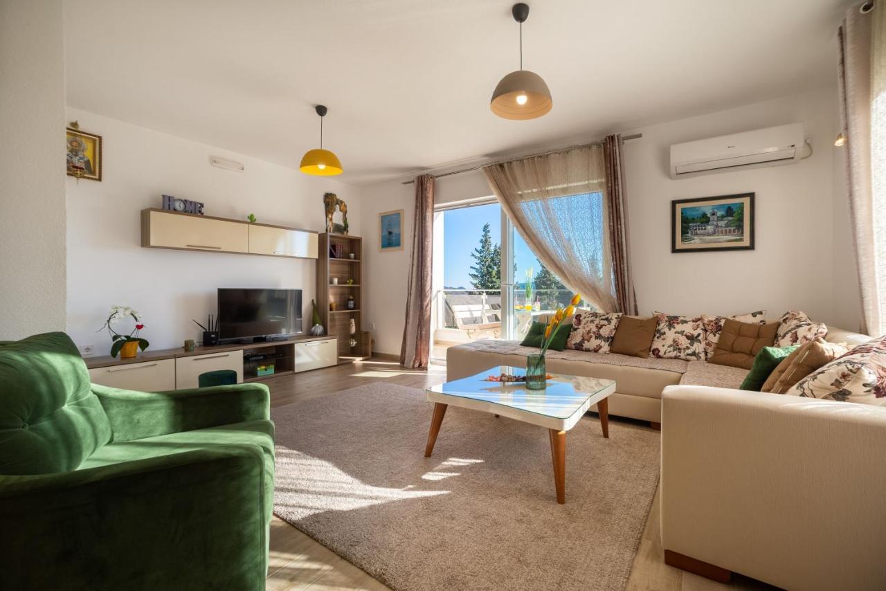 Happy Home Tivat Bagian luar foto