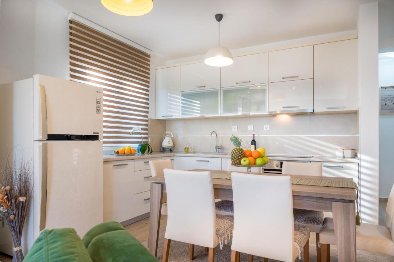 Happy Home Tivat Bagian luar foto