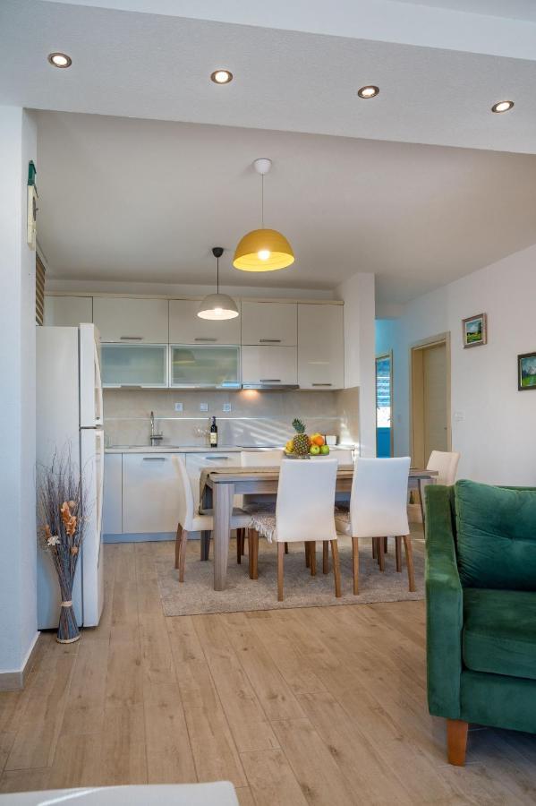 Happy Home Tivat Bagian luar foto