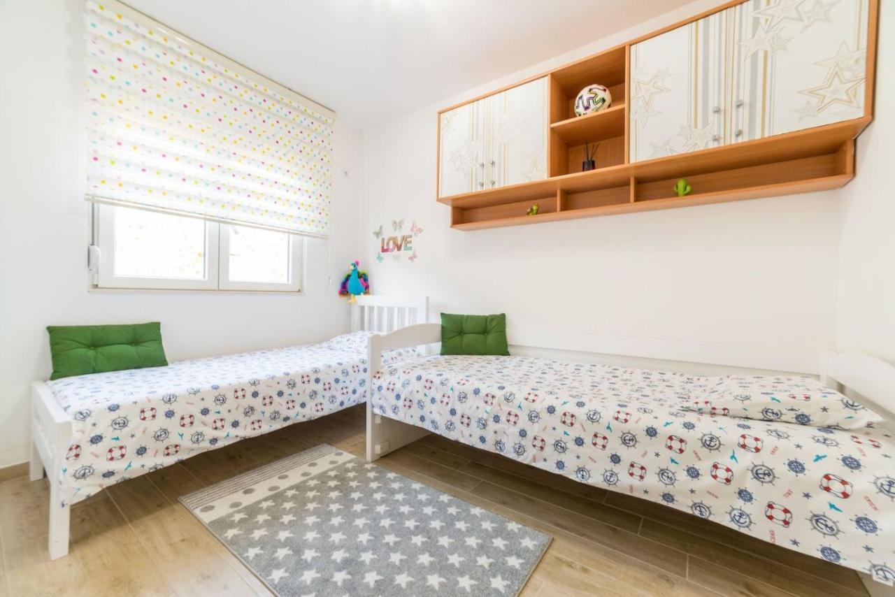 Happy Home Tivat Bagian luar foto