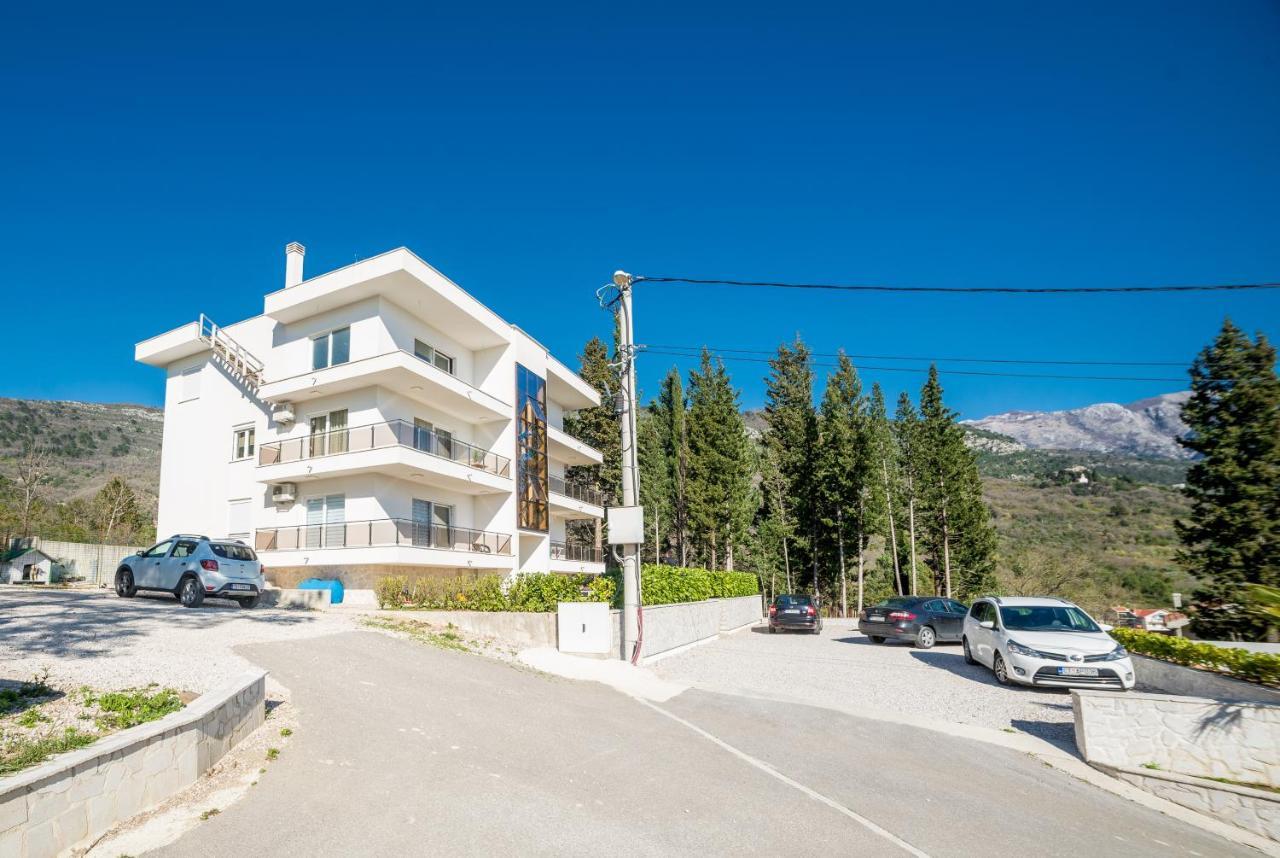 Happy Home Tivat Bagian luar foto