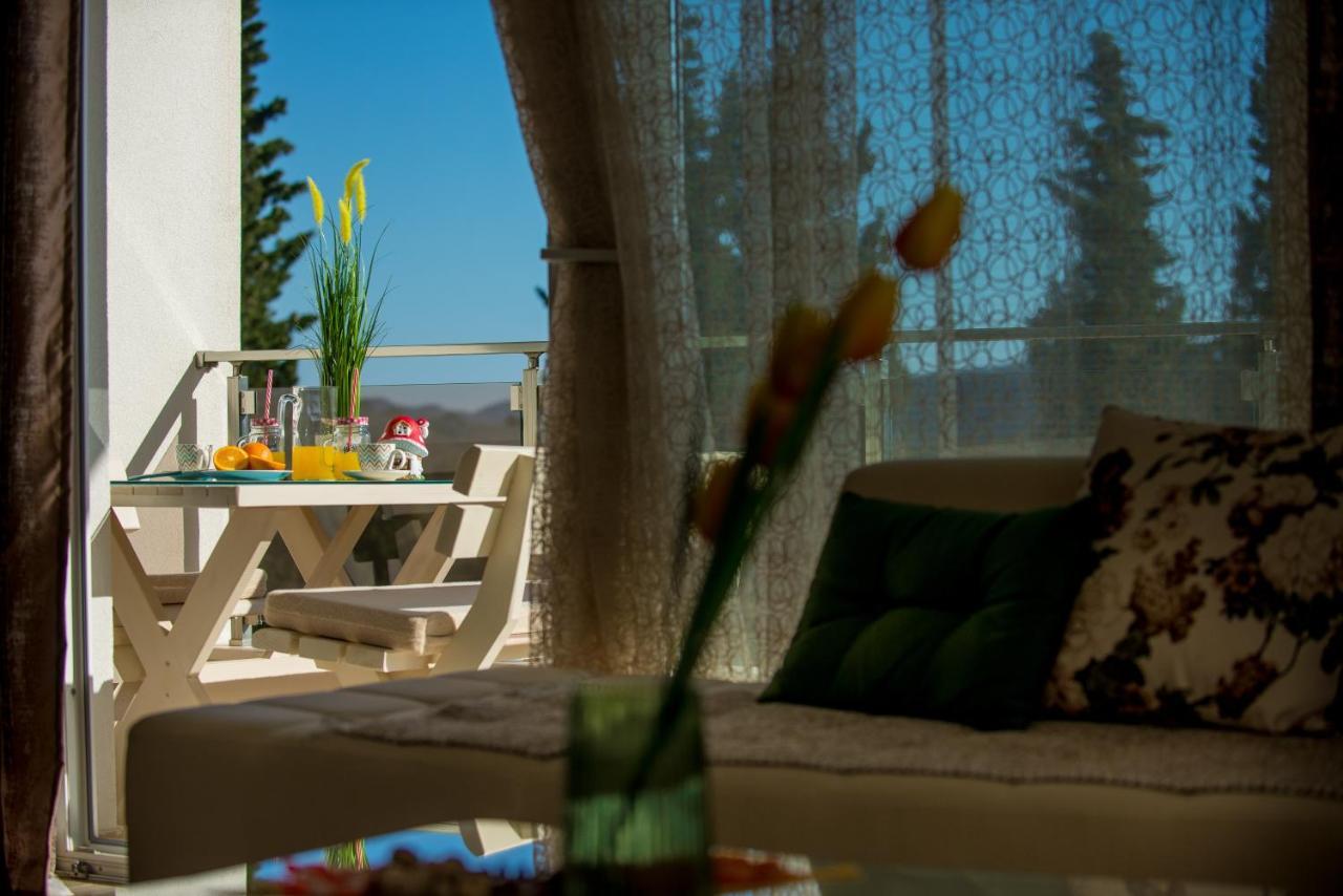 Happy Home Tivat Bagian luar foto
